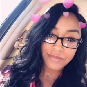 Meet your Posher, Adria